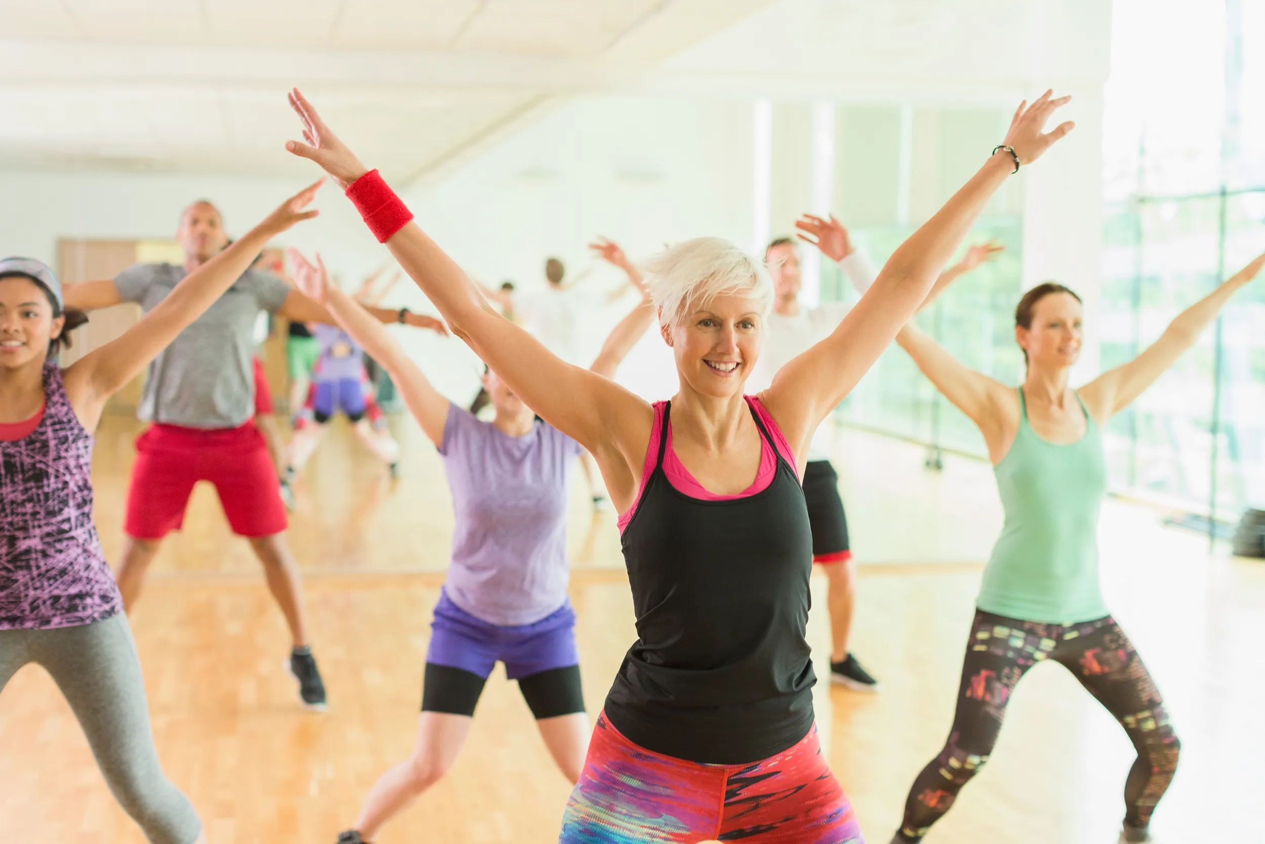 Donne e uomini durante l'allenamento Aroha